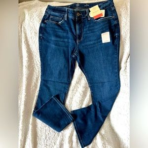 Brand new with tags bootcut jeans! Single button and zippered!